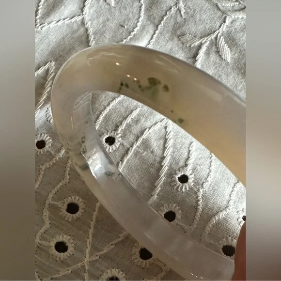 Agate Bangle Bracelet - Picture 3 of 9